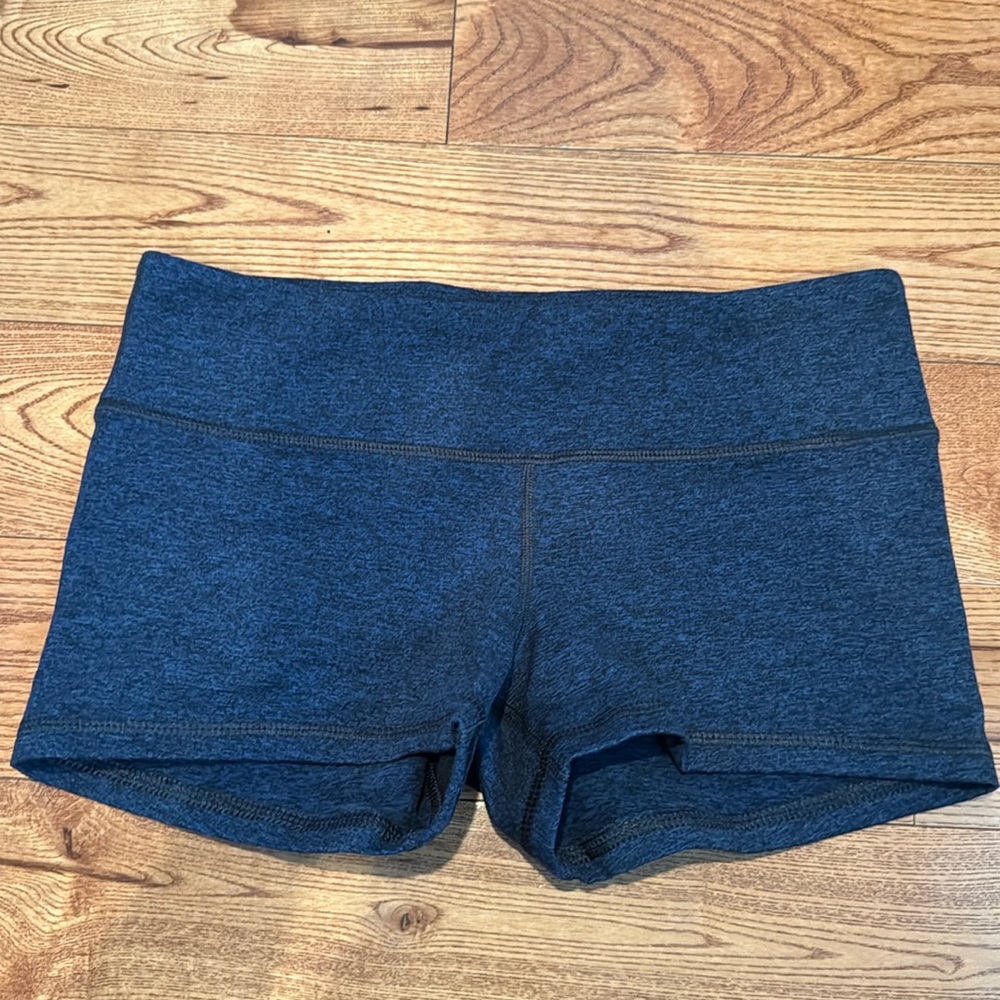 Fleo navy shorts. Size small. Barely worn.